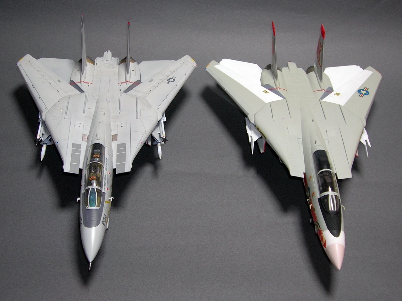 ハセガワ1/72 F-14a トムキャット完成品台座付き - 模型/プラモデル