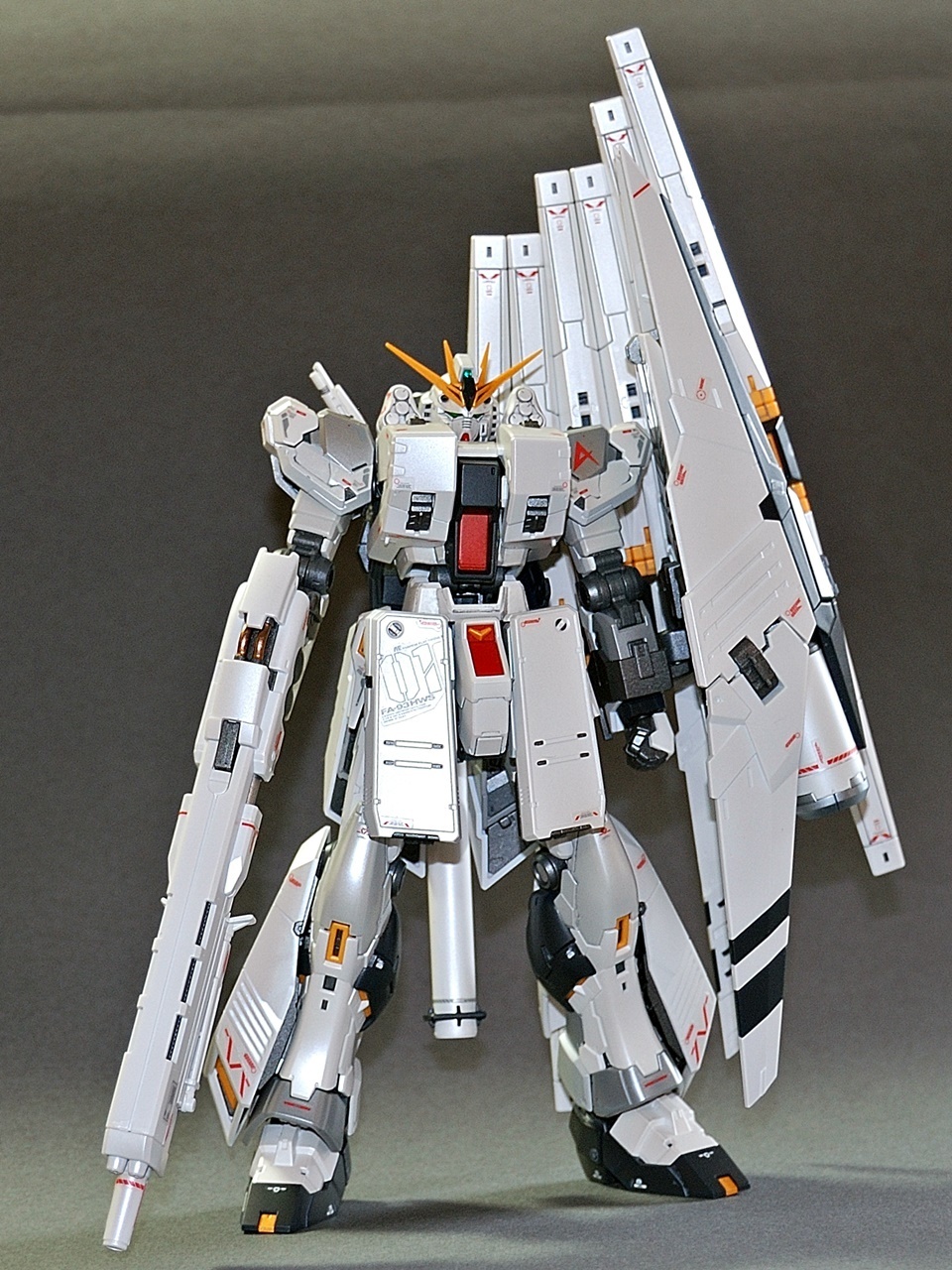 模型：RG ニューガンダムHWS (1/144): 未完成組曲・趣味篇