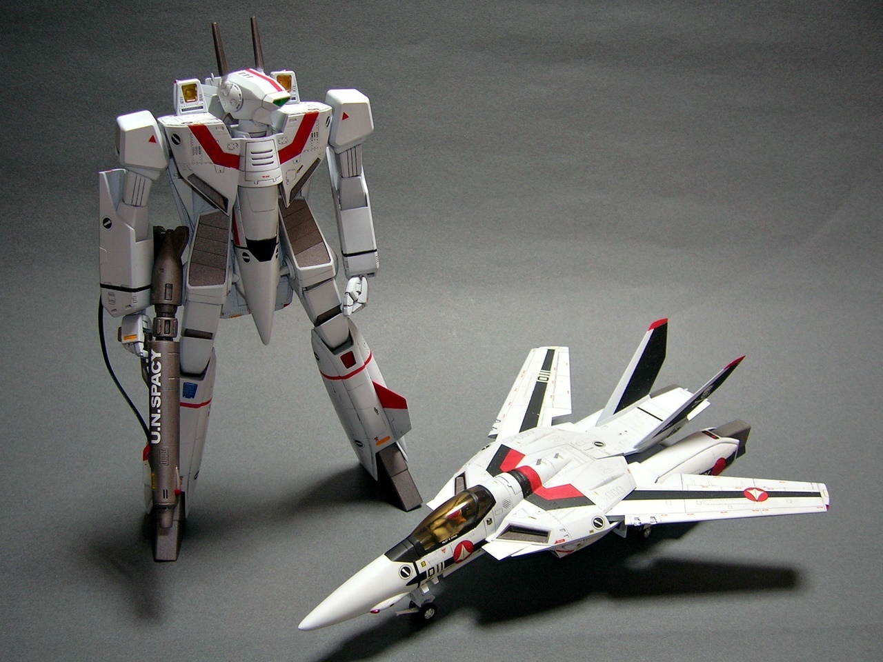 模型:VF-1J バルキリー バトロイド(ハセガワ 1/72): 未完成組曲 模型:VF-1J バルキリー バトロイド(ハセガワ 1/72): 未完成組曲